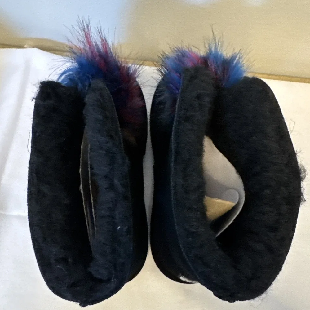 BEARPAW boots Libby Suede Sheepskin & wool Black With Multicolor Pom Size 10 NEW